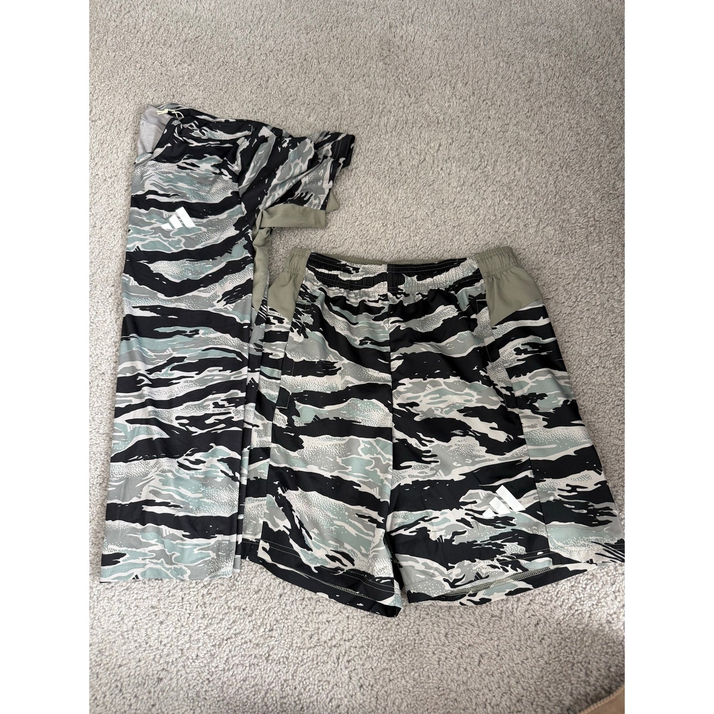 New Mens Adidas Camo Outfit-S (Retail $75)