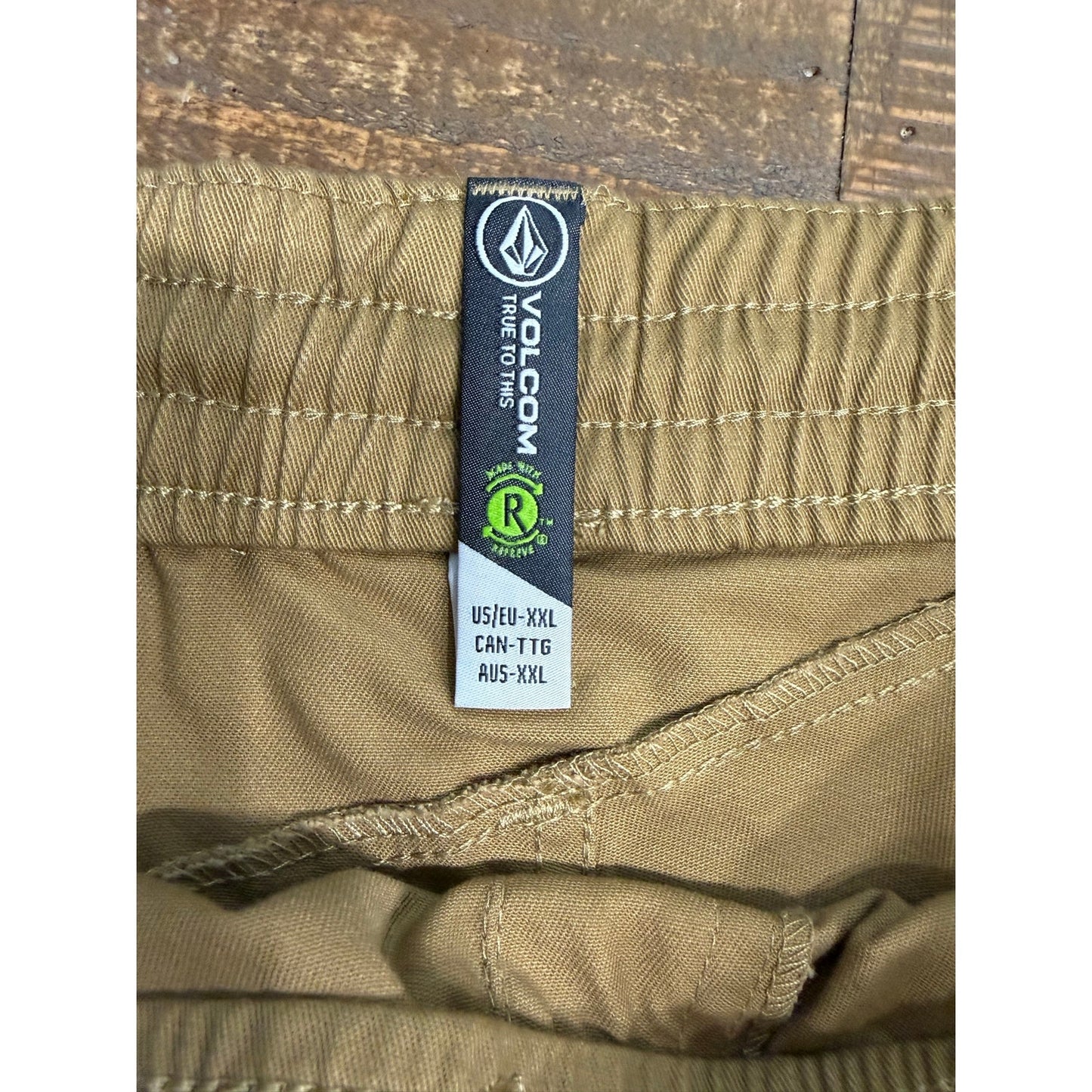 New 2 Mens Volcom Shorts-38 XXL