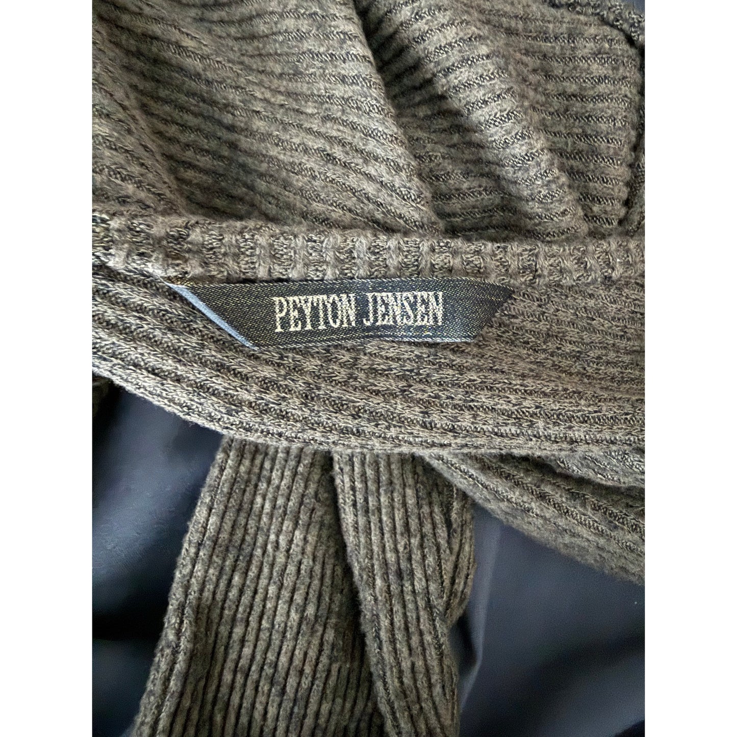 Like New Peyton Jensen l/s-S