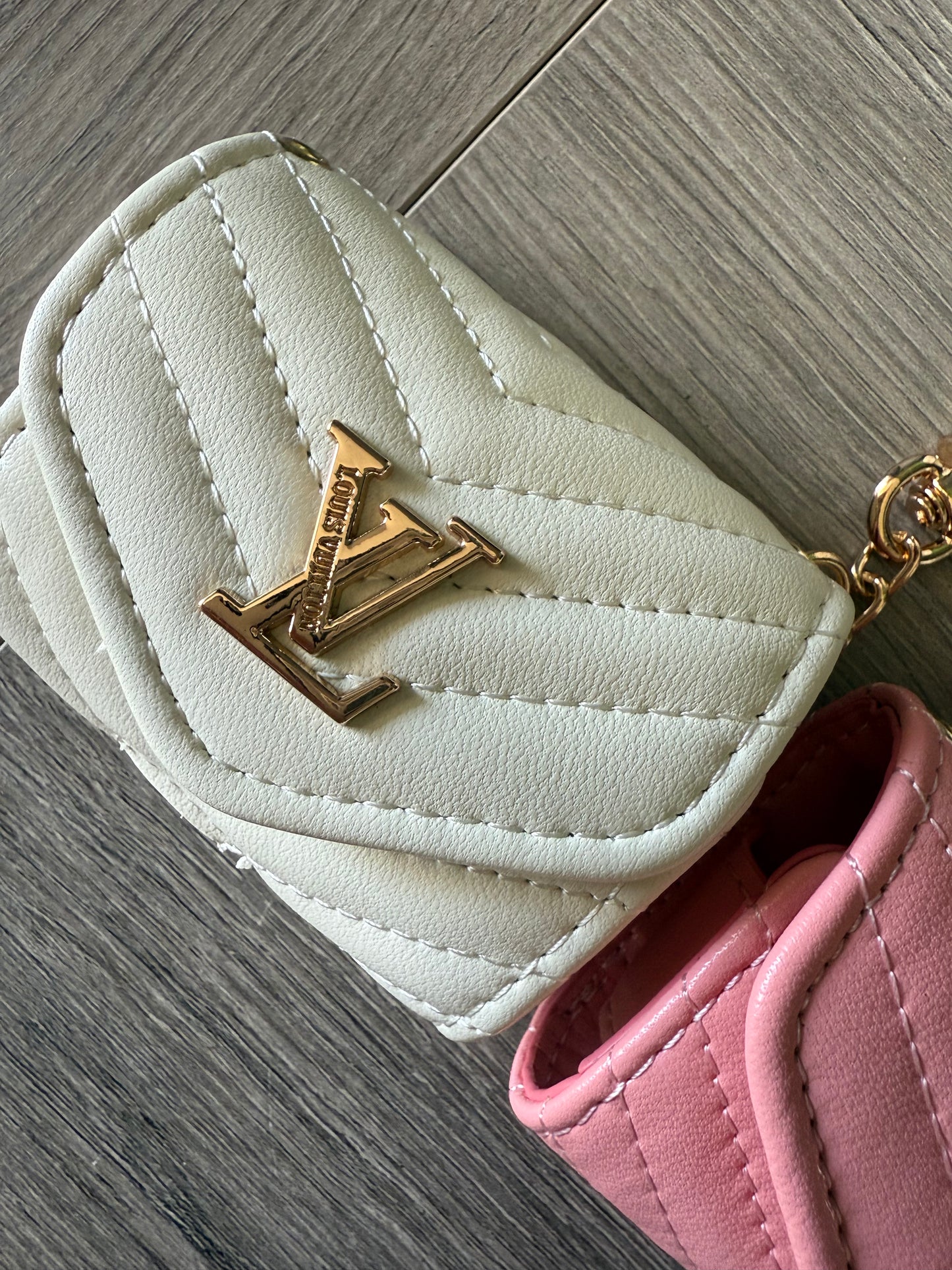 AirPod Pro/Pro 2 and Airpod 4 Case with Gold Accents