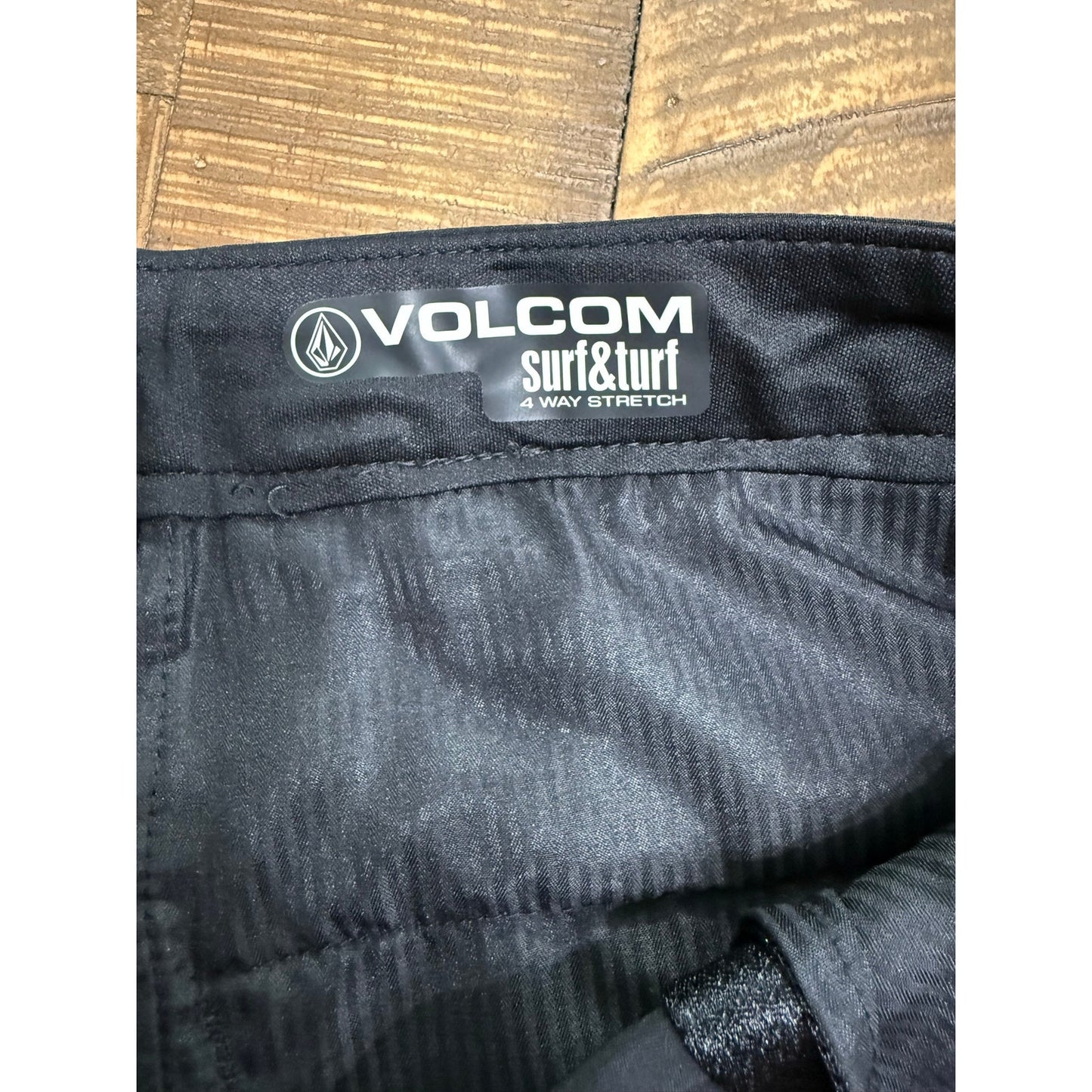 New 2 Mens Volcom Shorts-38 XXL